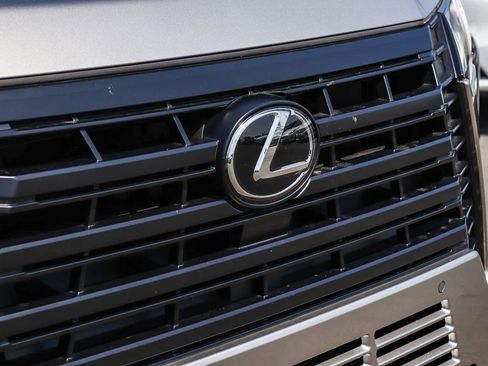 Used 2024 Lexus GX 550 w/ Cold Area Package AWD/4WD image 6