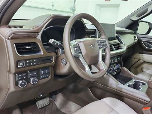 Used 2024 Chevrolet Tahoe Z71 w/ Luxury Package AWD/4WD image 10