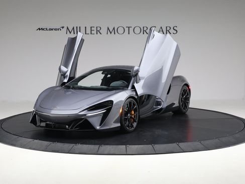 Used 2024 McLaren Artura RWD image 14