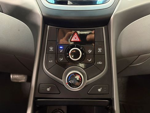 Used 2014 Hyundai Elantra Limited FWD image 36