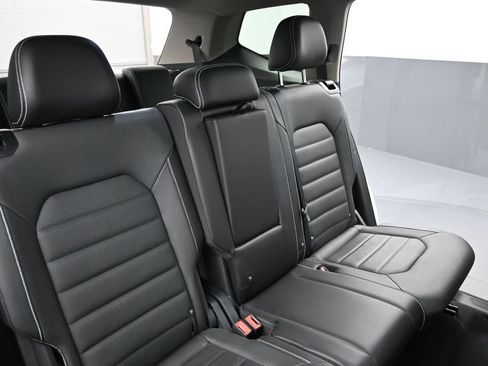 Used 2024 Volkswagen Atlas SEL AWD/4WD image 35