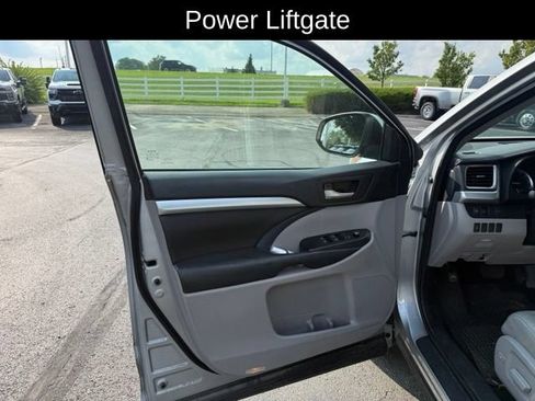 Used 2017 Toyota Highlander XLE AWD/4WD image 9