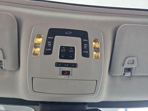 Used 2022 Toyota Sienna XLE image 32