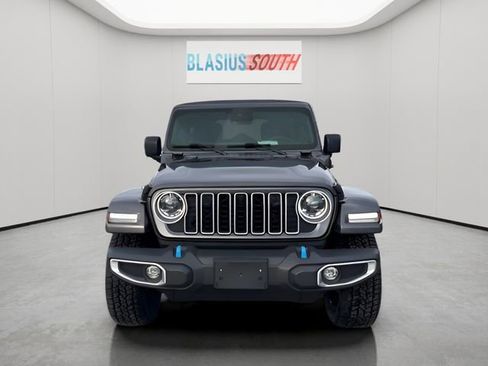 Used 2024 Jeep Wrangler Unlimited Sahara w/ Technology Group AWD/4WD image 8
