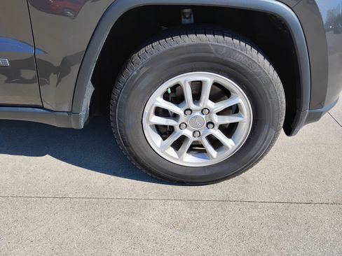 Used 2020 Jeep Grand Cherokee Laredo image 27