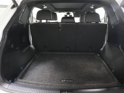 Used 2022 Volkswagen Tiguan SE R-Line image 28