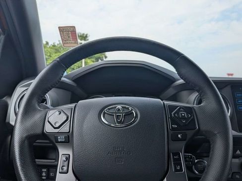 Used 2018 Toyota Tacoma TRD Sport AWD/4WD image 25