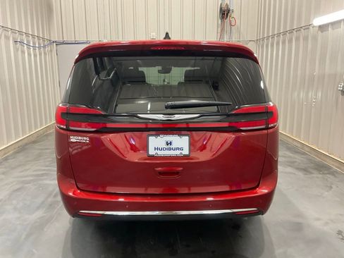 Used 2025 Chrysler Pacifica Select FWD image 27