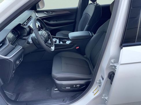 New 2026 Jeep Grand Cherokee Laredo X AWD/4WD image 9