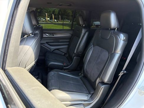 Certified 2024 Jeep Grand Cherokee L Laredo AWD/4WD image 19