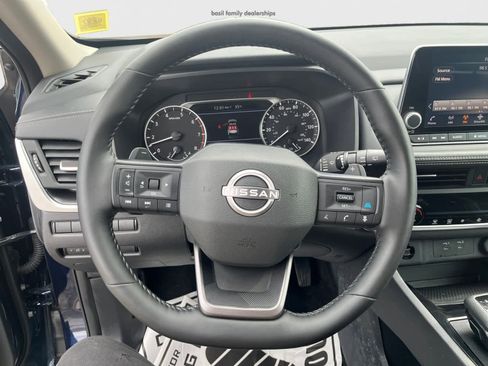 Used 2025 Nissan Rogue SV image 13