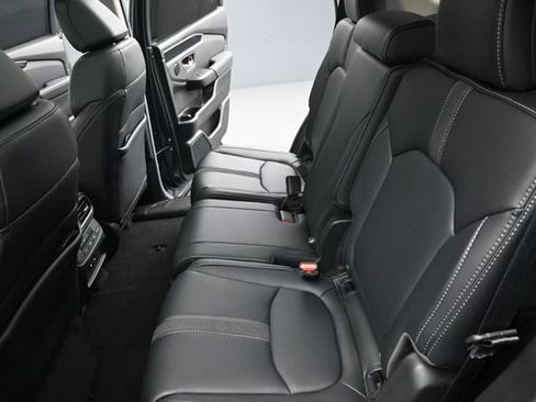 Used 2025 Honda Pilot Touring image 15