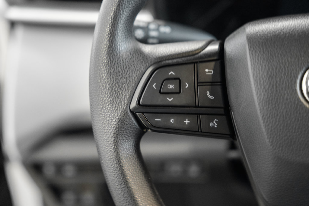 Used 2025 Toyota Sienna LE FWD image 20