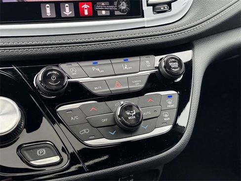 New 2026 Chrysler Pacifica Select image 21