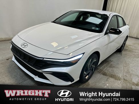 Certified 2025 Hyundai Elantra Sport w/ Cargo Package image 3