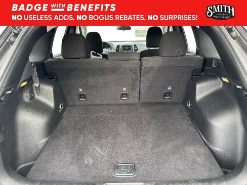 Used 2019 Jeep Cherokee Latitude w/ Popular Appearance Group FWD image 6