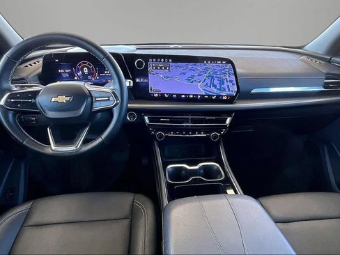 Used 2025 Chevrolet Traverse LT FWD image 7