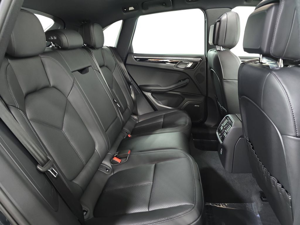 Certified 2026 Porsche Macan S AWD/4WD image 26