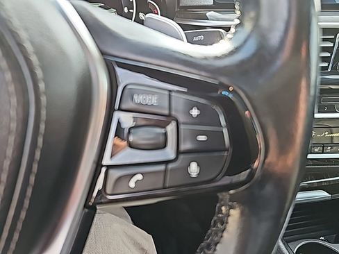 Used 2018 BMW 530i xDrive w/ Premium Package image 33