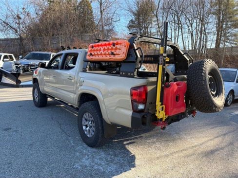 Used 2018 Toyota Tacoma SR5 image 7