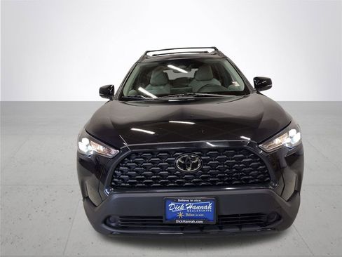 Used 2023 Toyota Corolla Cross LE image 3