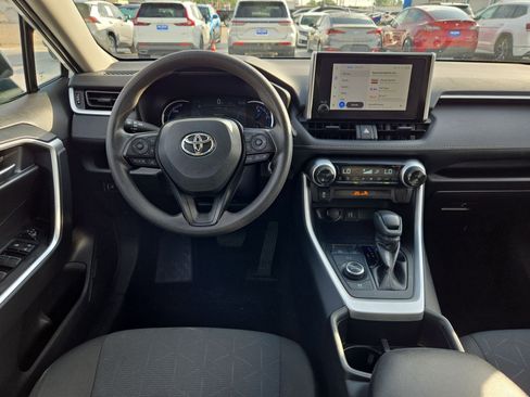 Used 2025 Toyota RAV4 XLE AWD/4WD image 28
