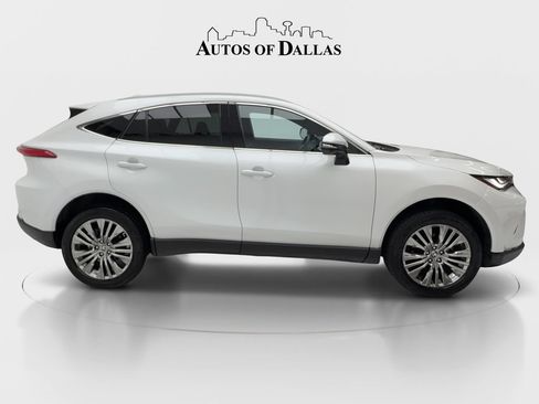Used 2024 Toyota Venza XLE AWD/4WD image 6