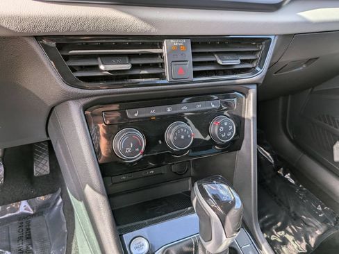 Certified 2023 Volkswagen Taos SE FWD image 22