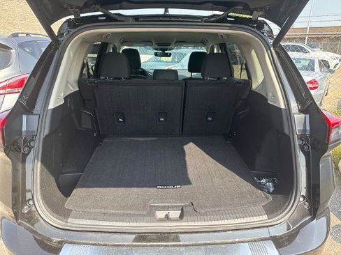 Certified 2026 Nissan Rogue SV FWD image 6