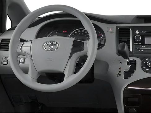 Used 2014 Toyota Sienna LE FWD image 4