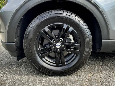 Used 2021 Ford Explorer XLT image 29