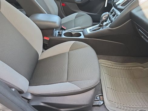 Used 2014 Ford Focus SE FWD image 22