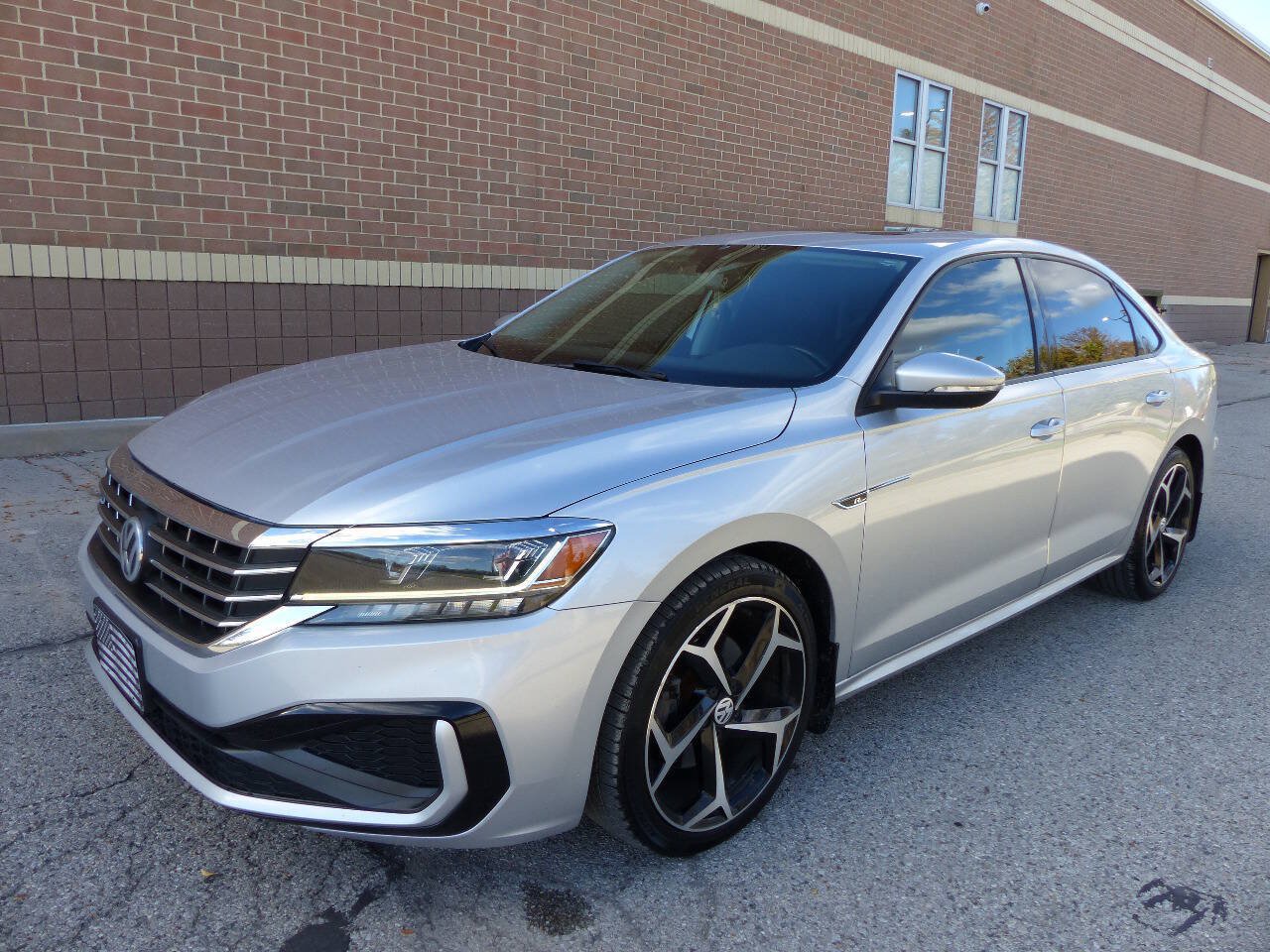 Used 2020 Volkswagen Passat 2.0T R-Line FWD image 6