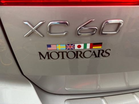 Certified 2023 Volvo XC60 B5 Plus w/ Climate Package image 32