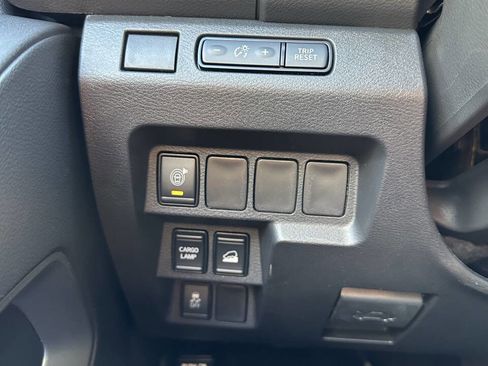 Used 2025 Nissan Frontier SV image 24