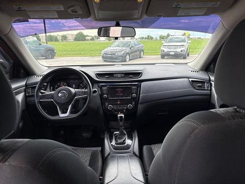Used 2018 Nissan Rogue SV FWD image 25
