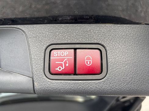 Used 2025 Mercedes-Benz GLB 250 image 24