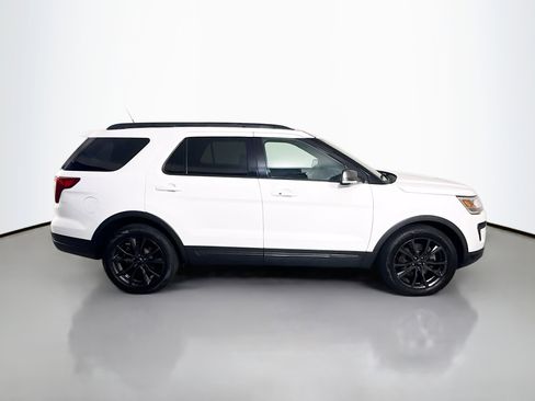 Used 2018 Ford Explorer XLT w/ Equipment Group 202A image 11