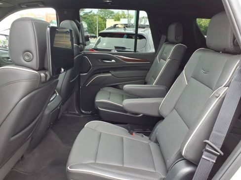Used 2024 Cadillac Escalade Premium Luxury w/ Performance Package AWD/4WD image 12