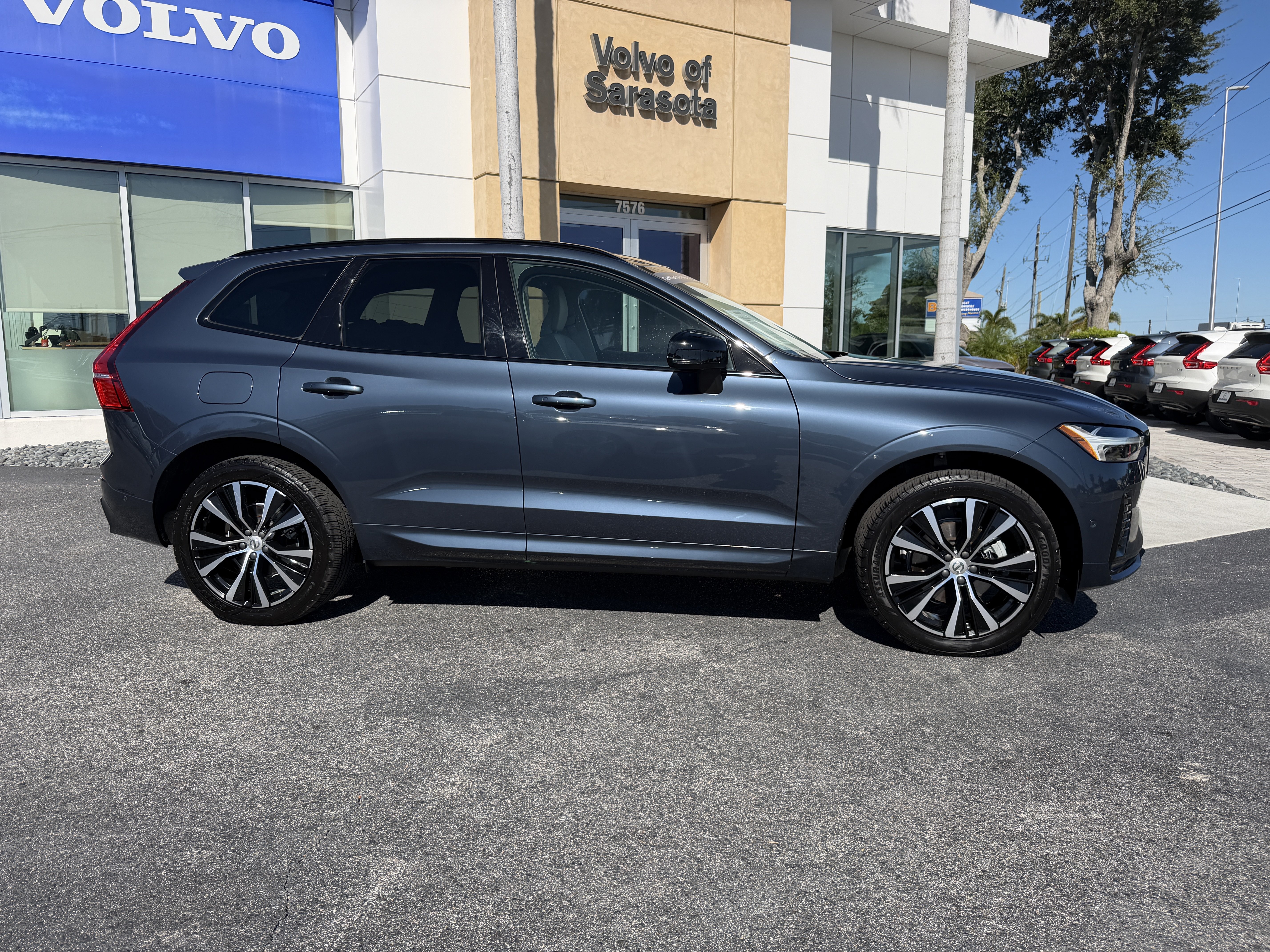 Certified 2024 Volvo XC60 B5 Plus w/ Protection Package Premier AWD/4WD image 2
