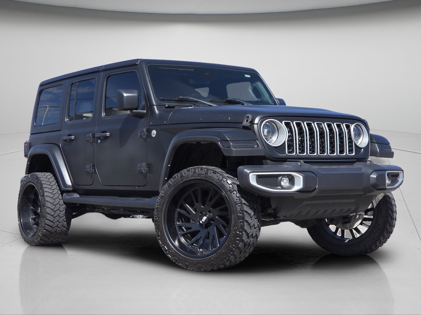 Used 2024 Jeep Wrangler Unlimited Sahara w/ Technology Group AWD/4WD image 2