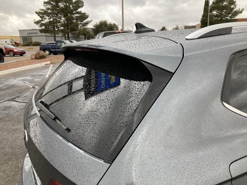 Used 2022 Volkswagen Taos SE w/ Panoramic Sunroof Package image 6