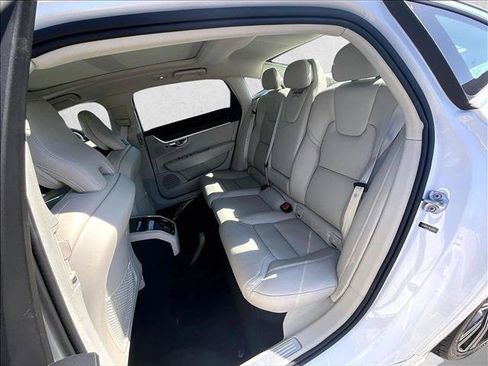 Used 2022 Volvo S90 B6 Inscription w/ Advanced Package AWD/4WD image 25