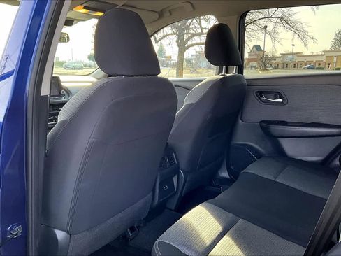 Used 2023 Nissan Rogue SV image 12