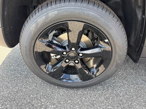 New 2025 Jeep Grand Cherokee Limited w/ Black Appearance Package image 30