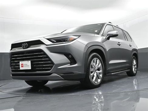 Certified 2025 Toyota Grand Highlander AWD image 32