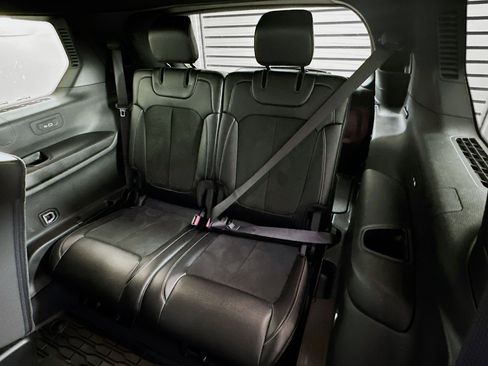 Used 2023 Jeep Grand Cherokee L Laredo image 26