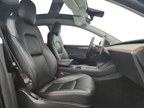 Used 2023 Tesla Model Y Long Range image 23