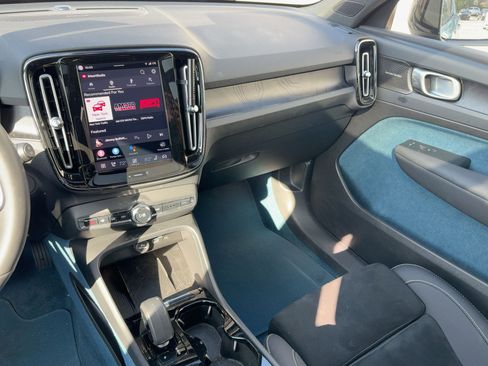 Certified 2023 Volvo XC40 Recharge Ultimate image 26