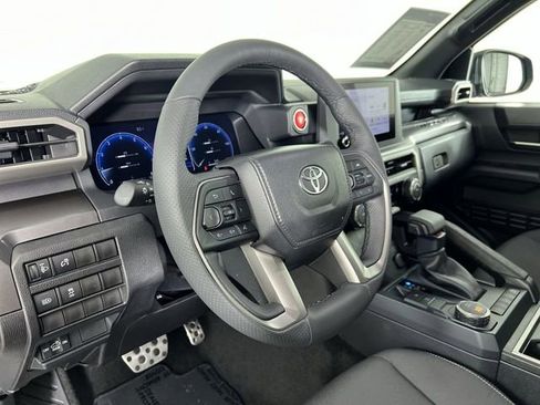 Used 2025 Toyota Tacoma TRD Sport image 35